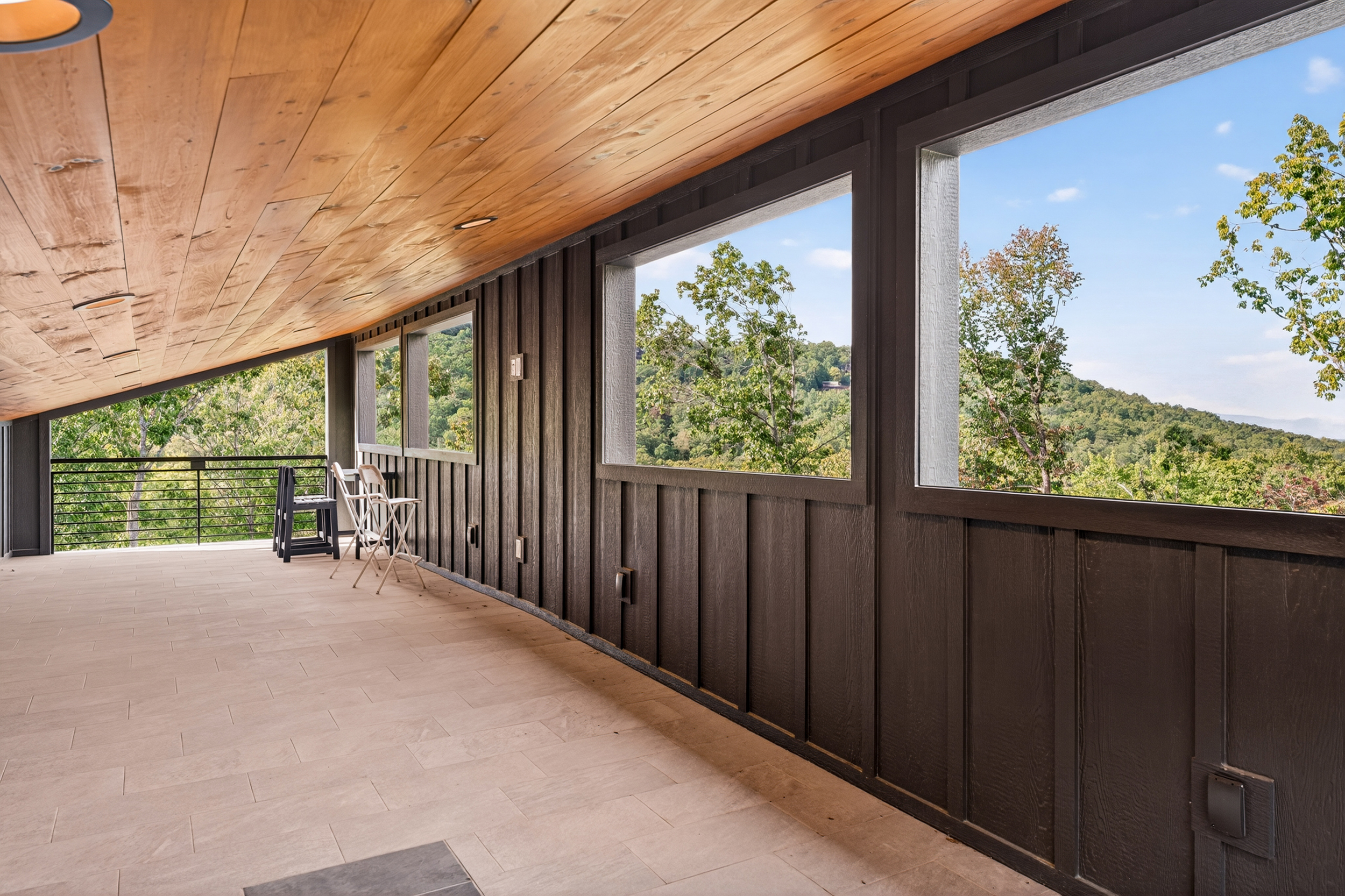 Upper level - photo 1